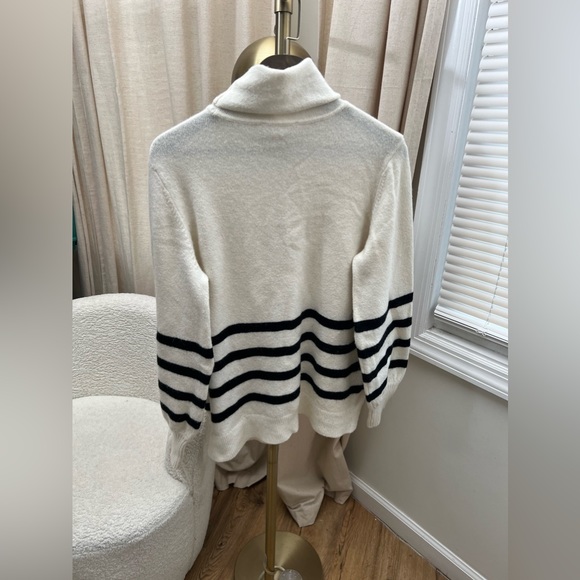 Michael Kors Turle Neck Sweater | Large - Picture 9 of 10